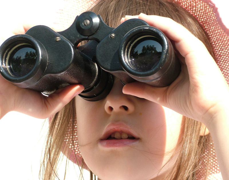 Young girl with binoculars 800 x 628 px